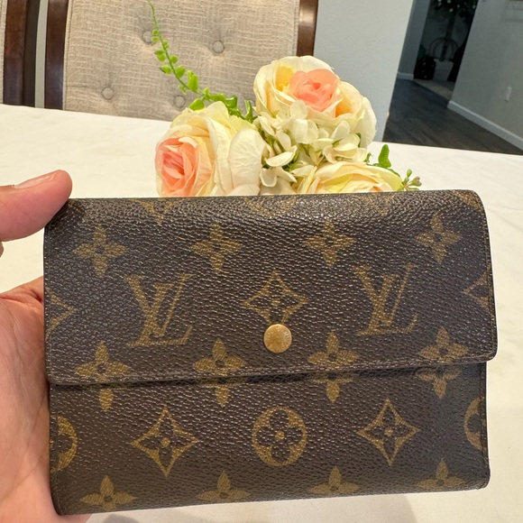🎉🎉SOLD🎉🎉 Authentic Louis Vuitton snap wallet with card case - Picture 2 of 12